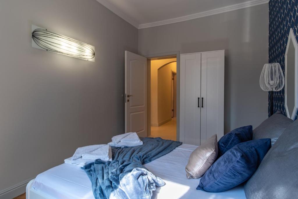 Postel nebo postele na pokoji v ubytování Midnight Blue