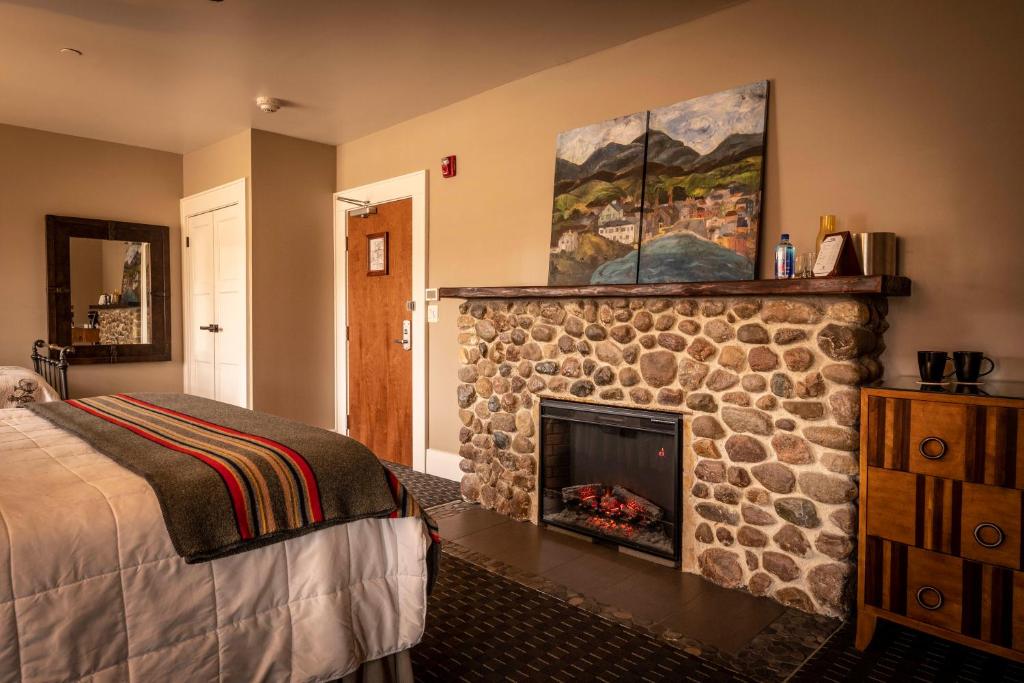 Hotel Broad Ripple - Family Room With Balcony