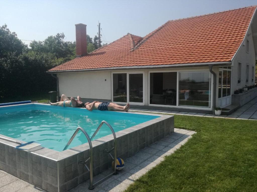 Bazén v ubytování Vila Boba Bor nebo v jeho okolí