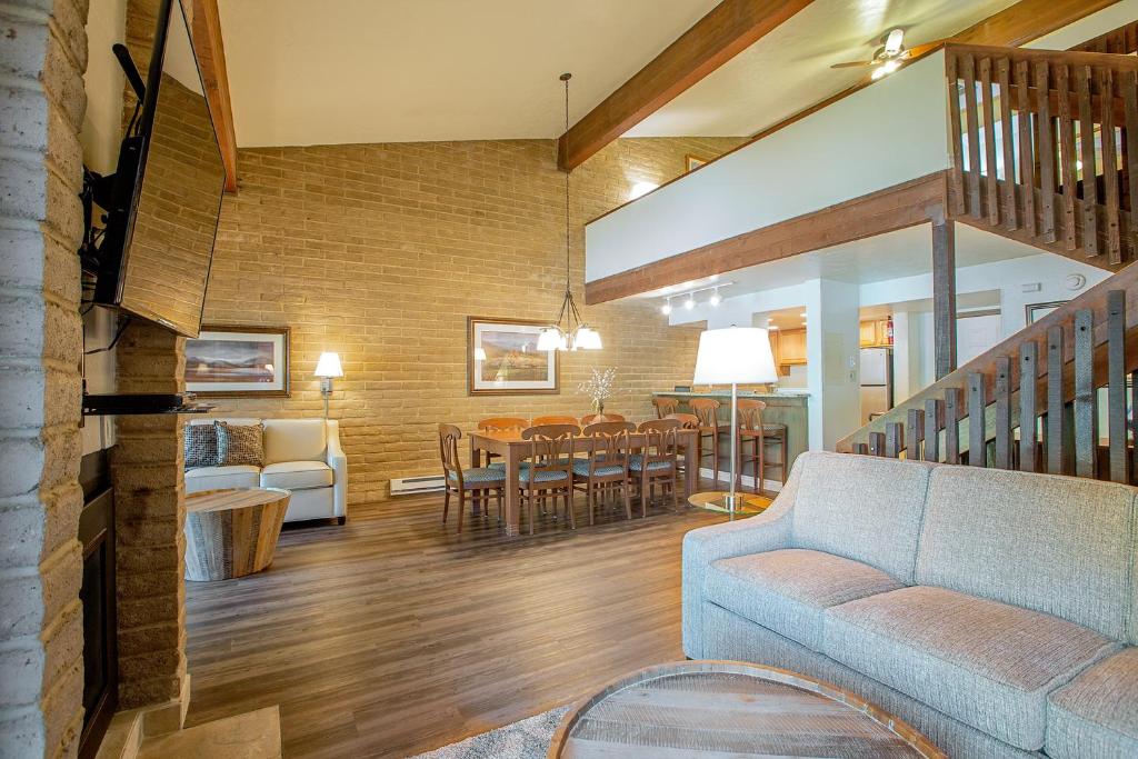 Posezení v ubytování Sandstone Creek Club Condominiums