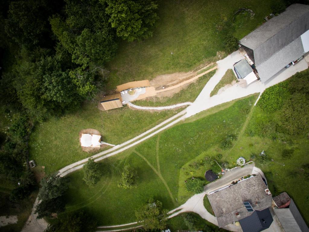 Letecký snímek ubytování PUŽMAN Farm Glamping