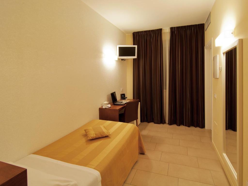 Postel nebo postele na pokoji v ubytování Hotel Cluentum