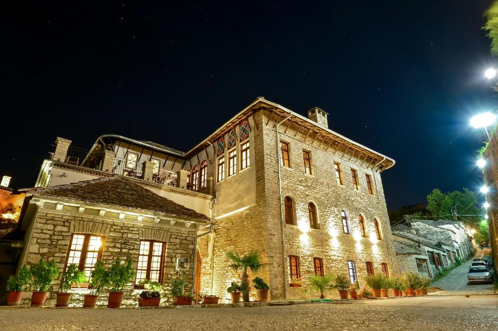 a large building with lights on it at night at Hotel Kalemi 2 in Gjirokastër