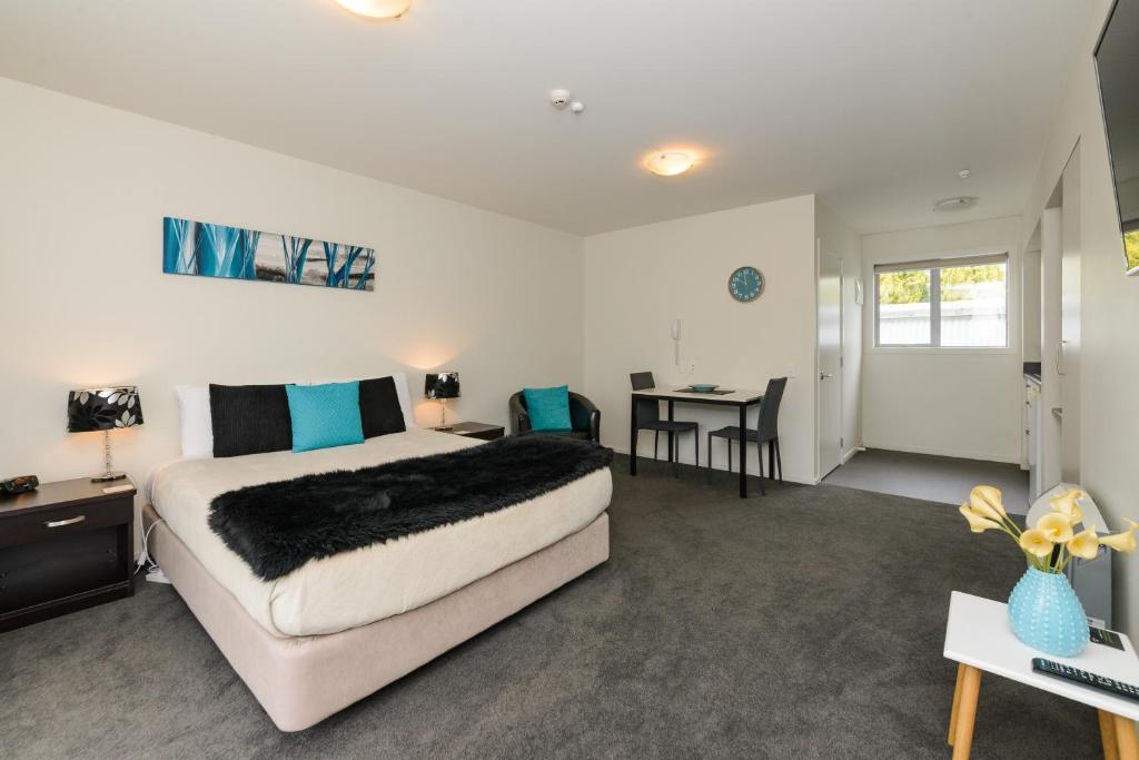 Ellena Court Motel - Deluxe Queen Studio