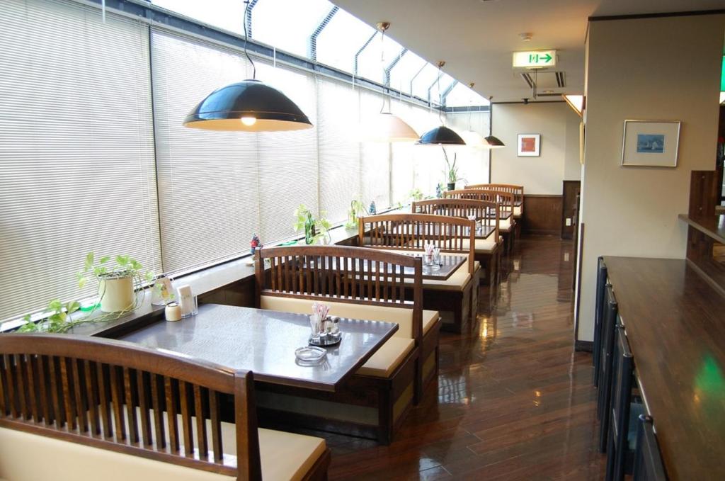 Restaurace v ubytování Hotel Route-Inn Ueda -Kokudou 18 Gou-