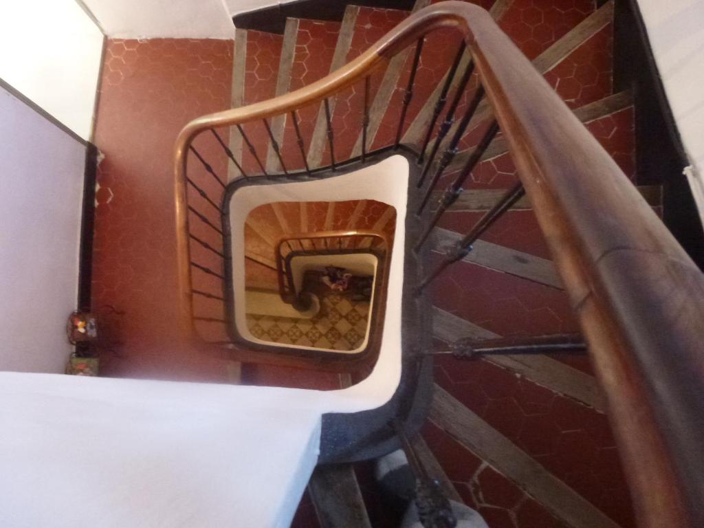 a spiral staircase with a fireplace in a building at L&#39;Auberge Espagnole - Bed &amp; Breakfast in Apt