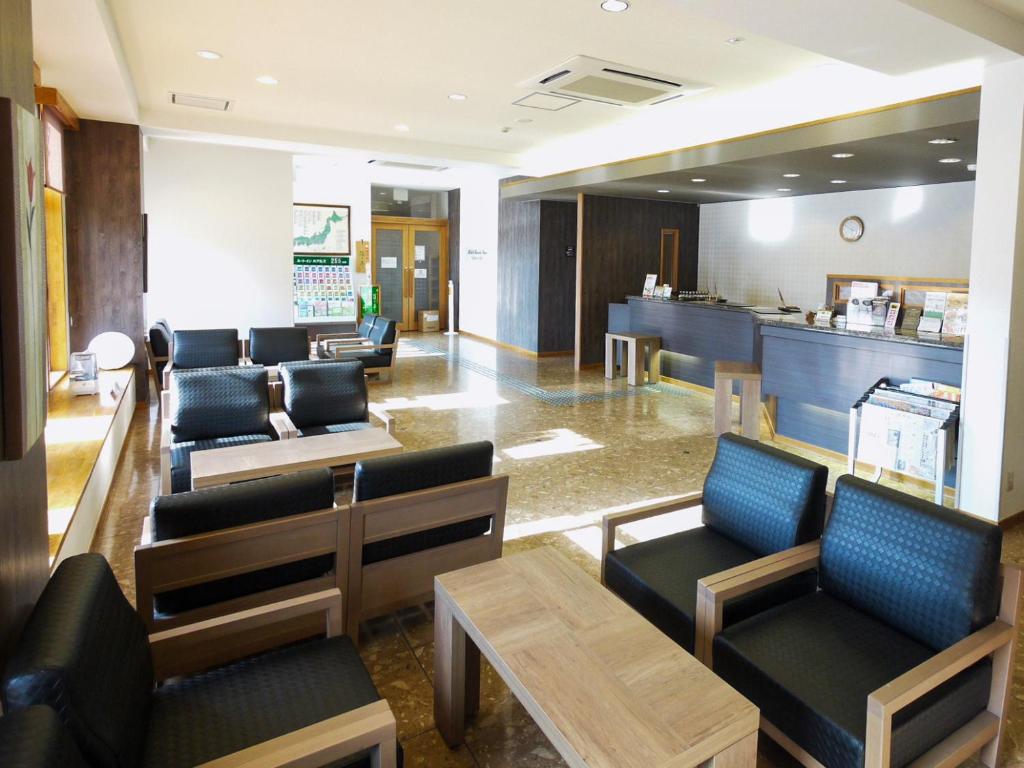 Posezení v ubytování Hotel Route-Inn Suwa Inter