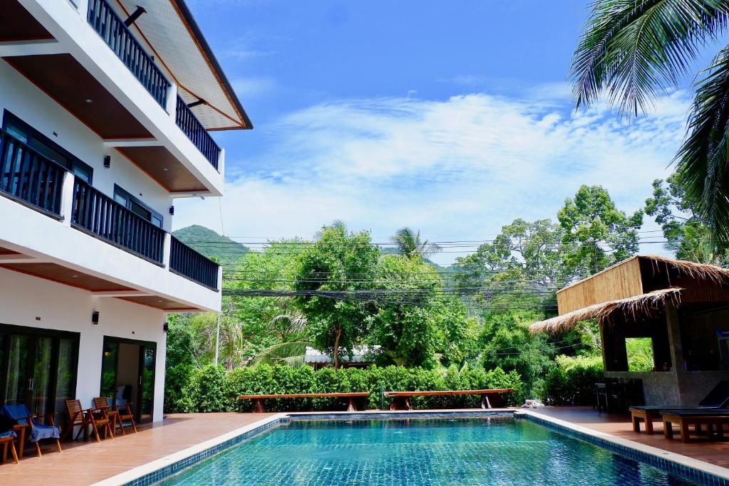 Bazén v ubytování Aiya Resort Koh-Tao nebo v jeho okolí