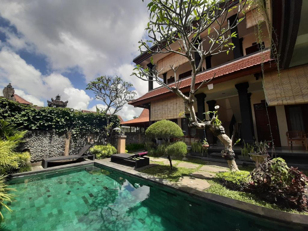 Bazén v ubytování Pondok Wira Ubud nebo v jeho okolí