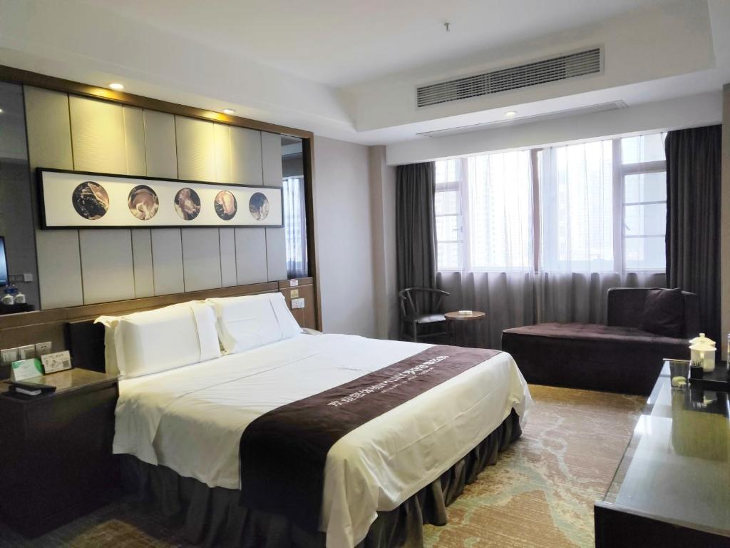 Postel nebo postele na pokoji v ubytování lnsail Hotel Shenzhen Luohu Port Railway Station