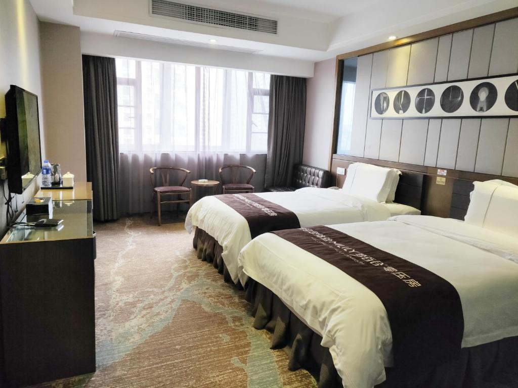 Postel nebo postele na pokoji v ubytování lnsail Hotel Shenzhen Luohu Port Railway Station