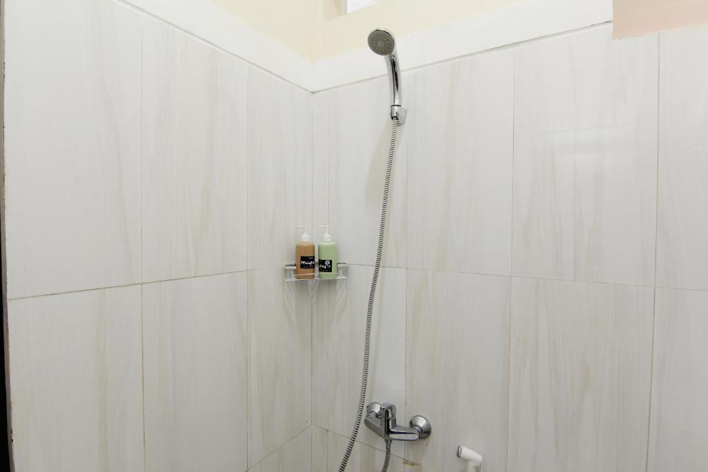 Koupelna v ubytování Musafir Guest House Syariah