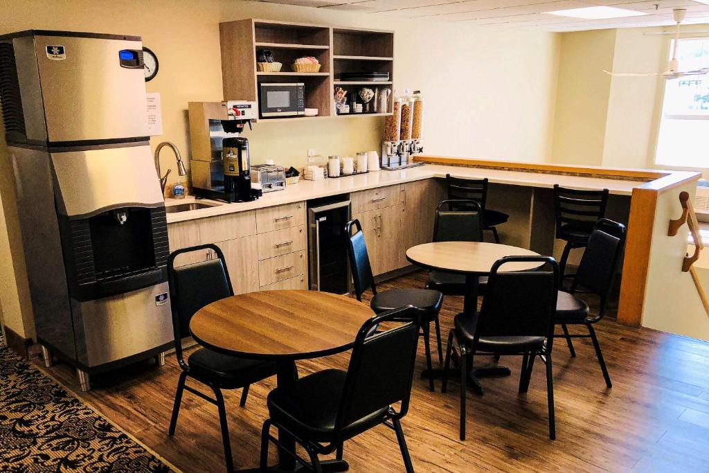 Kuchyň nebo kuchyňský kout v ubytování Econo Lodge