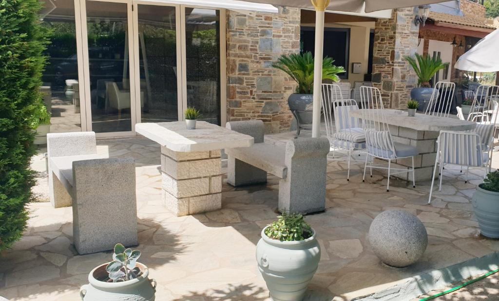 Patio nebo venkovní prostory v ubytování Delfini Hotel