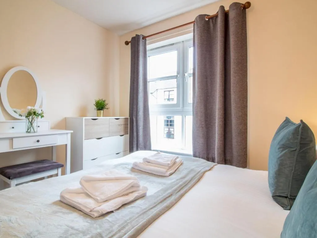 Bright & Tranquil Apartment Close to City Centre, Edinburgh, United Kingdom