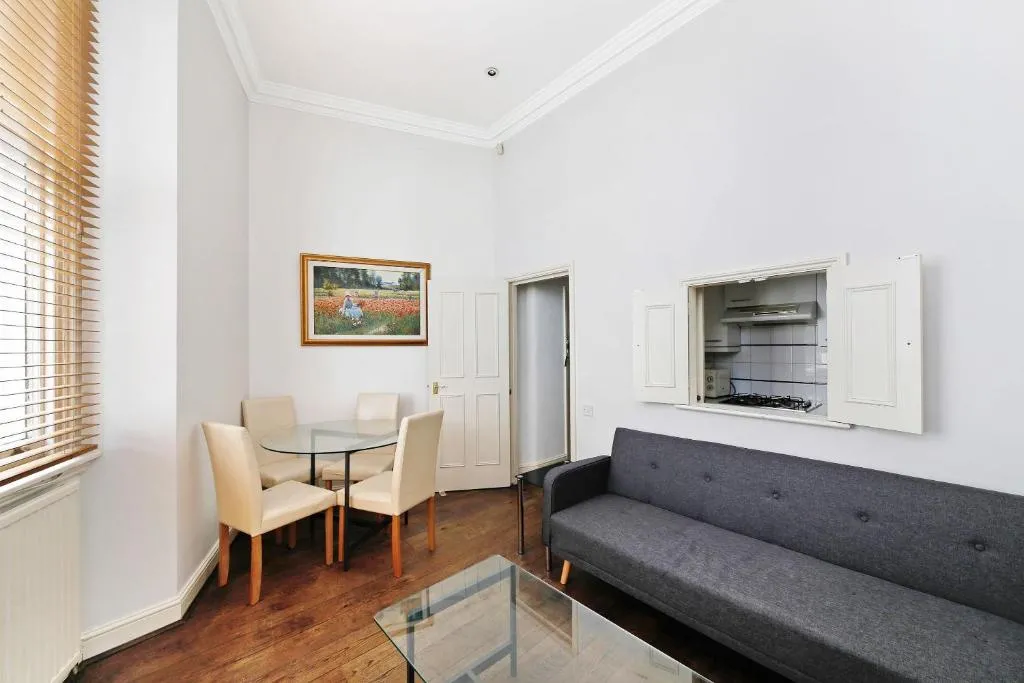 Cosy Hideaway in Gloucester Road, London, United Kingdom