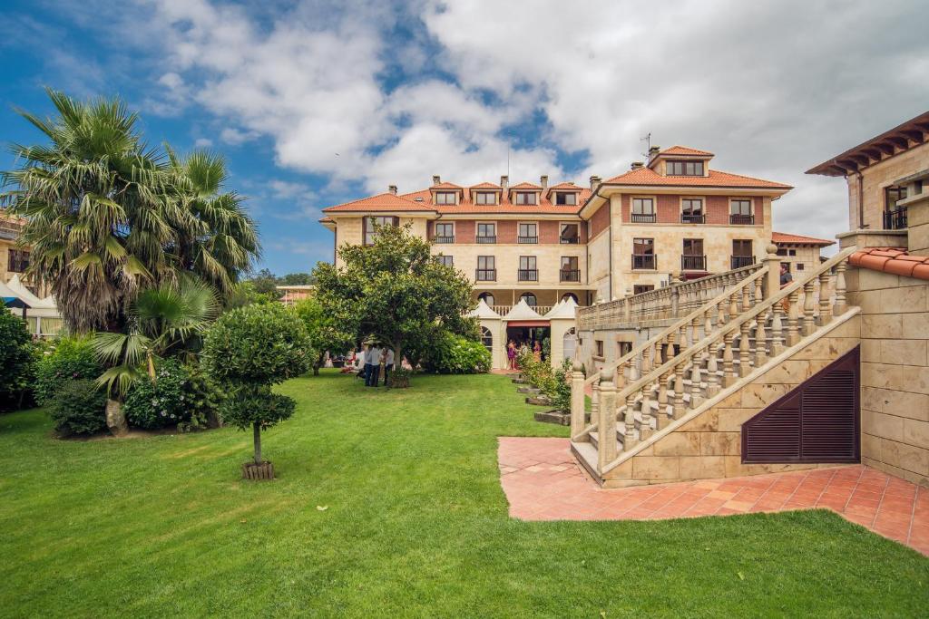 a large building with a staircase in the yard at Hotel Spa Villa Pasiega in Hoznayo