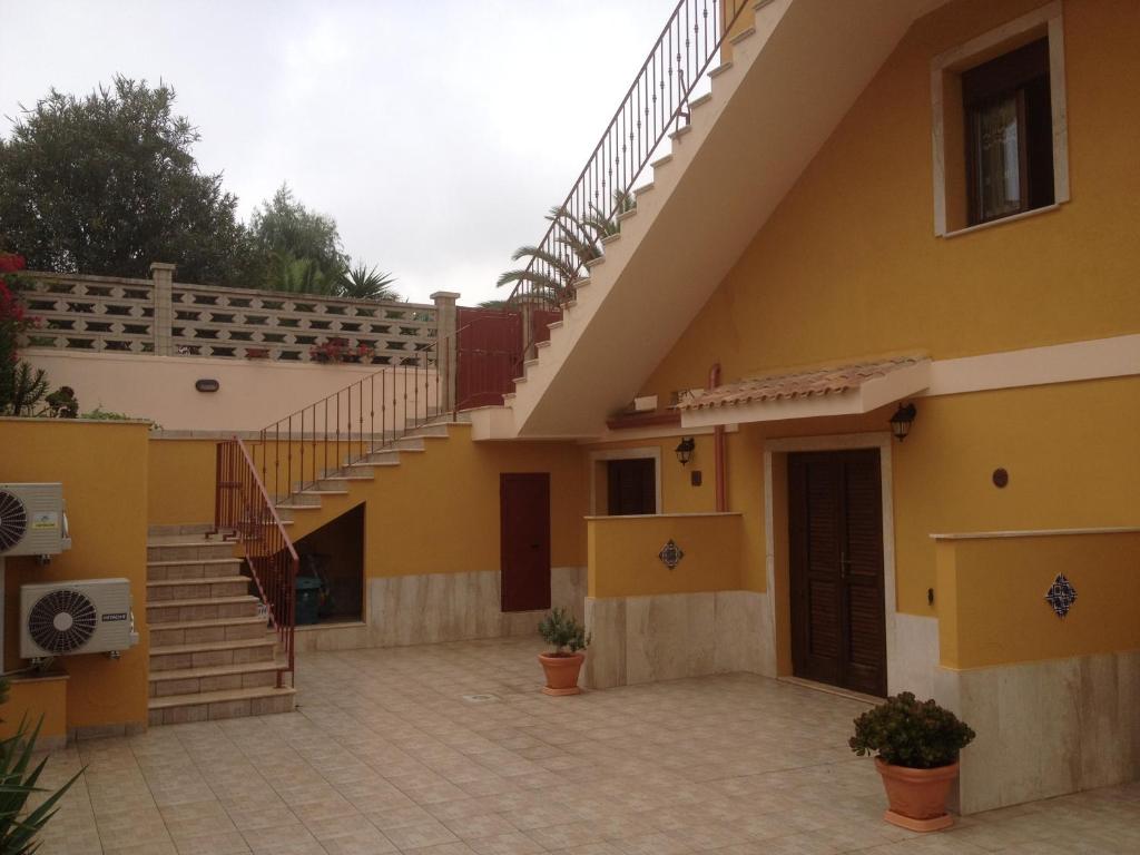 La Casa Gialla a Carloforte - Monolocali con Giardino