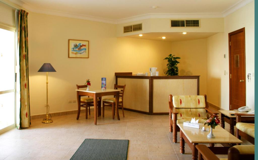 Posezení v ubytování Falcon Hills Hotel
