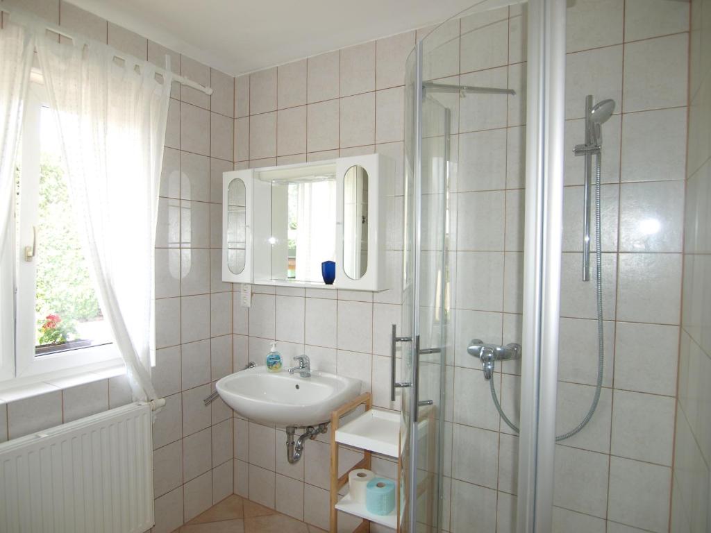 A bathroom at Pension Kohlweg