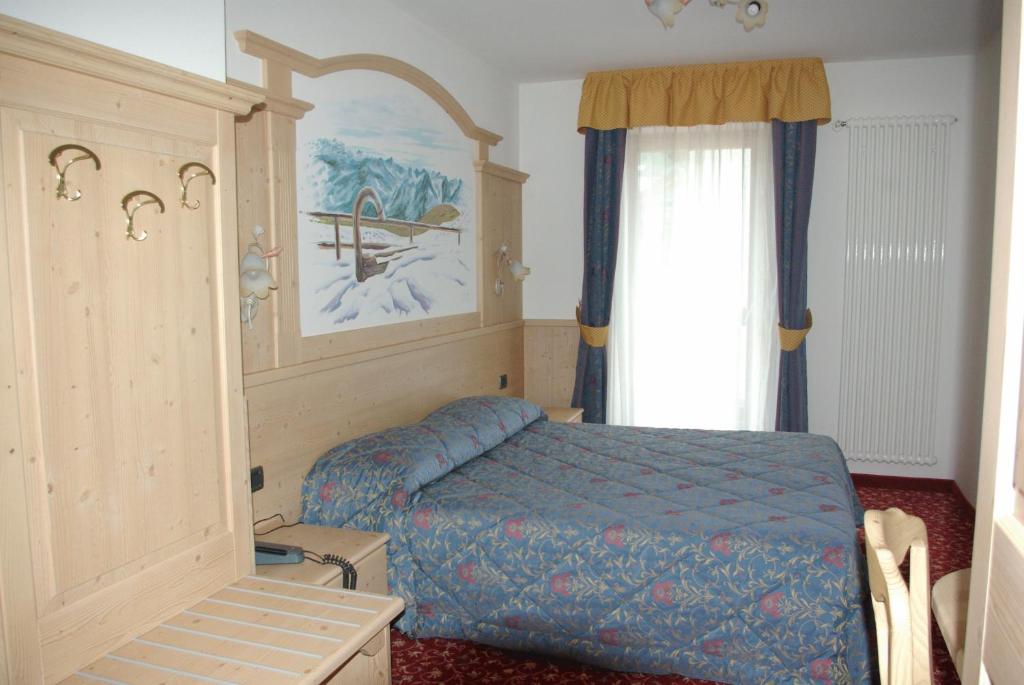 Postel nebo postele na pokoji v ubytování Hotel Ortles Dolomiti Walking & Spa