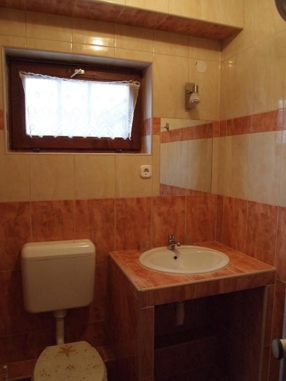 Łazienka w obiekcie Apartmanház Gabriella