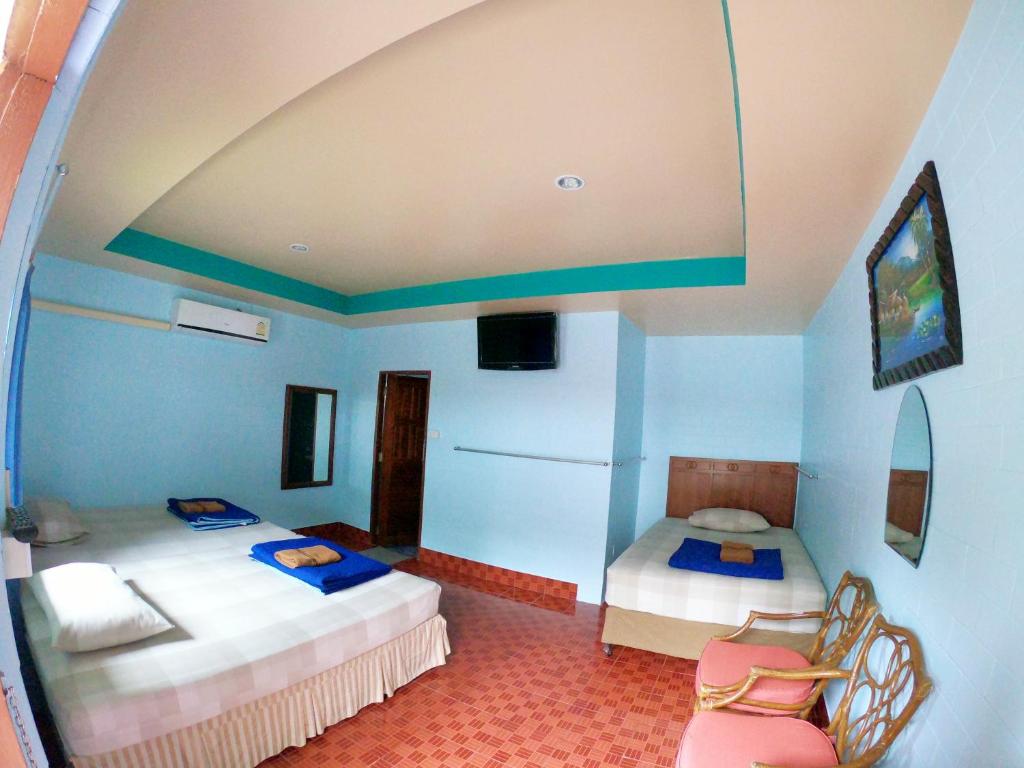 Somjainuk Resort 2 - Deluxe Triple Room