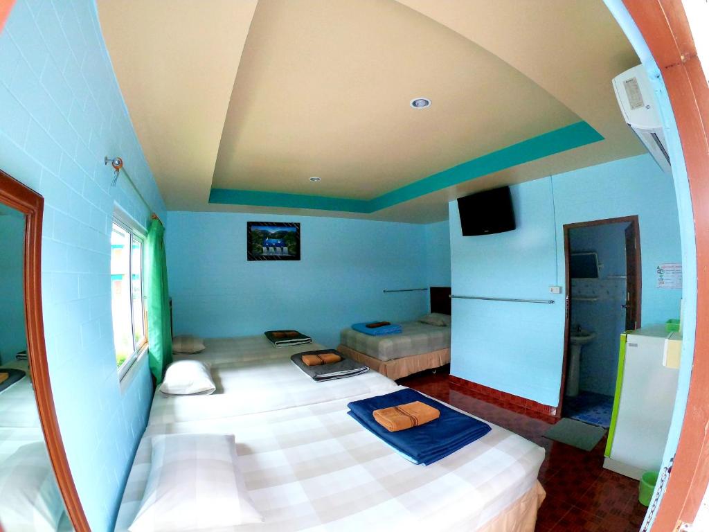 Somjainuk Resort 2 - Deluxe Quadruple Room