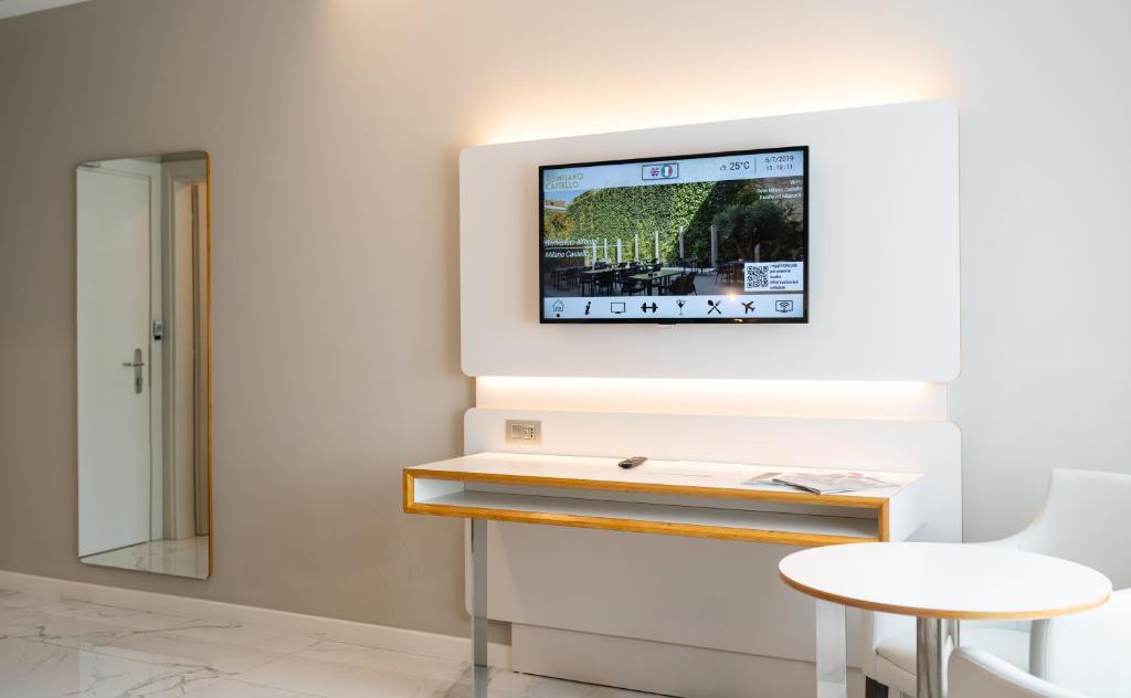 TV a/nebo společenská místnost v ubytování Hotel Milano Castello