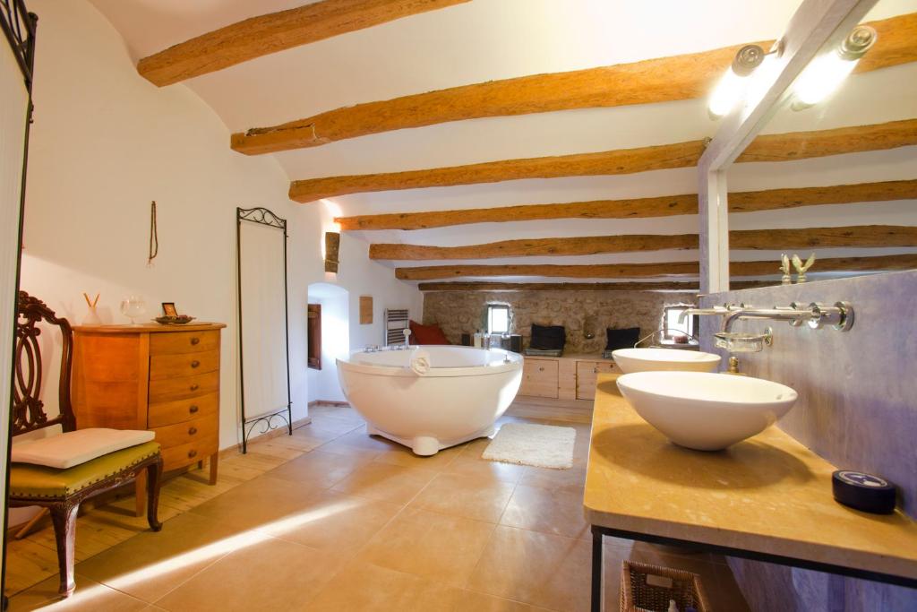Cal Pau Cruset - Deluxe Suite With Spa Bath