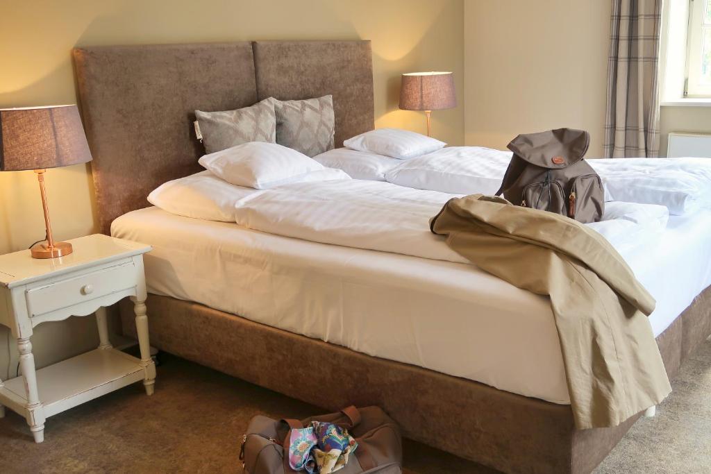 Postel nebo postele na pokoji v ubytování Romantik Hotel am Brühl