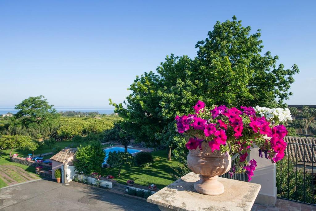 Vonkajšia záhrada v ubytovaní Villa Praiola - Exclusive seafacing mansion with pool and Jacuzzi