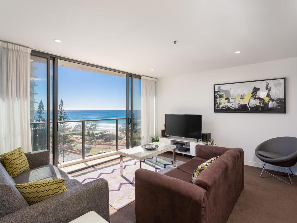 Serain Residences On Surfers - Lower Level Apartment With Sea View