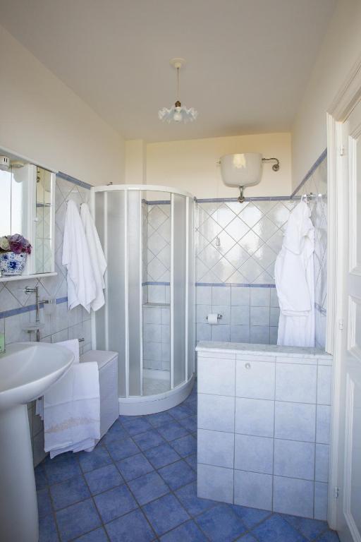 Kúpeľňa v ubytovaní Villa Praiola - Exclusive seafacing mansion with pool and Jacuzzi
