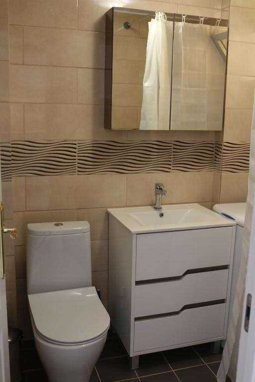 Kúpeľňa v ubytovaní EXKLUSIVA LÄGENHET I BENALMADENA