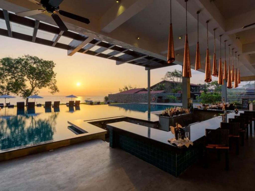 Bazén v ubytování Regenta Arie Lagoon Negombo nebo v jeho okolí