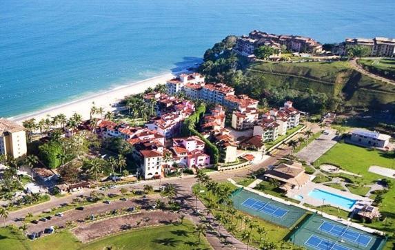 Apartamento pé na areia com vista do mar no Cond Costa Verde Tabatinga