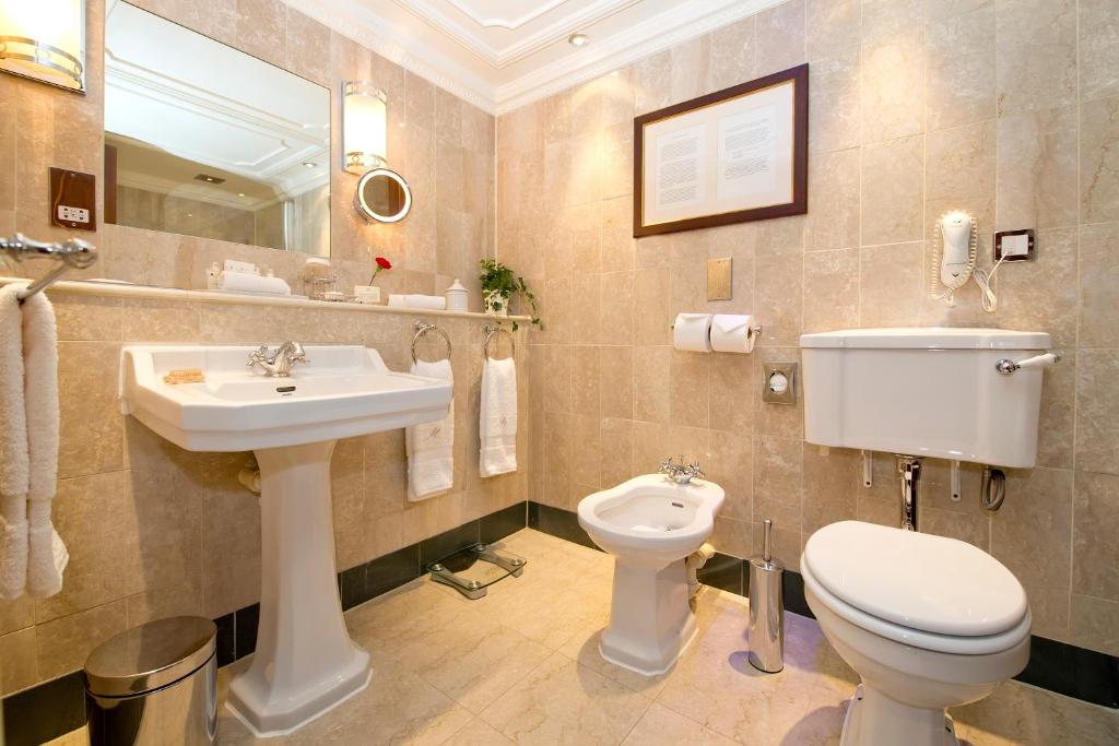 Koupelna v ubytování Milestone Hotel Kensington