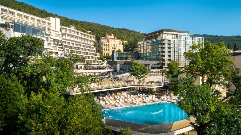 Bazén v ubytování Grand Hotel Adriatic II nebo v jeho okolí