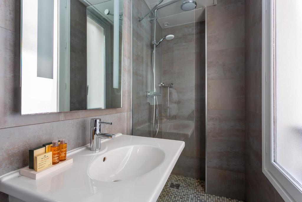 LOGIS Hôtel 15 Montparnasse - Resim 44