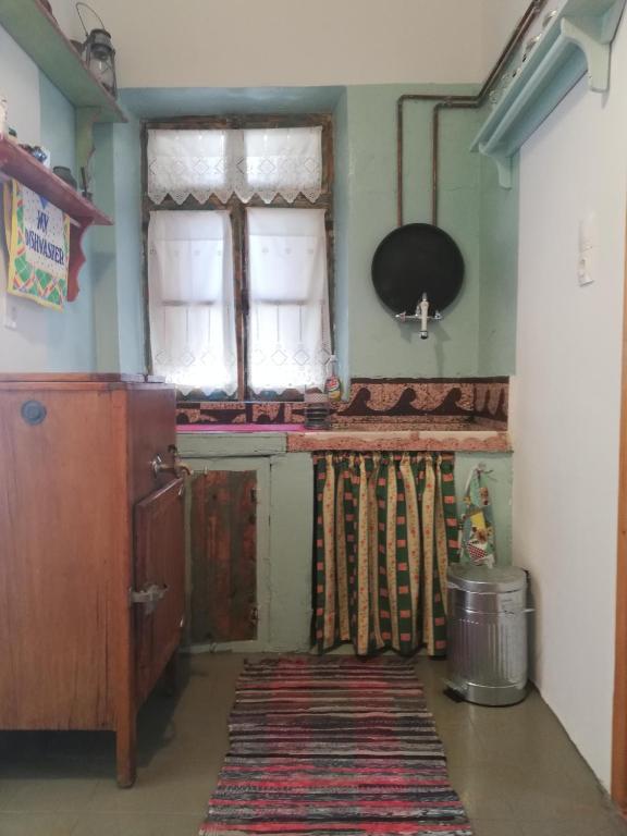Kuchyň nebo kuchyňský kout v ubytování Yalos House