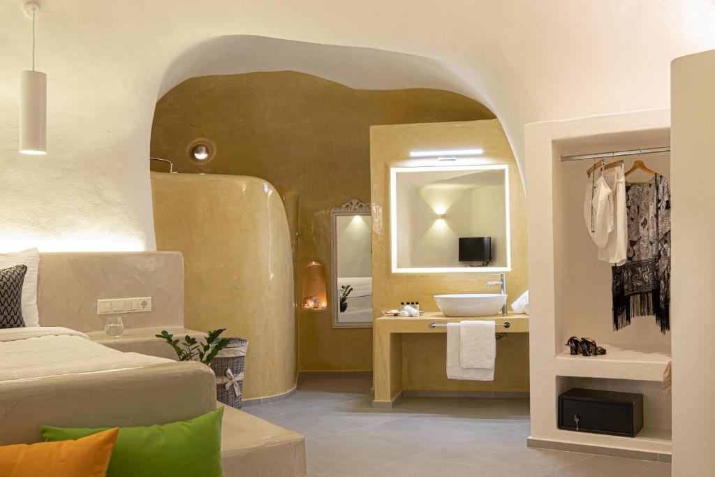 Photo from Santoterra Antigua Suites in Karterados, Santorini, Greece