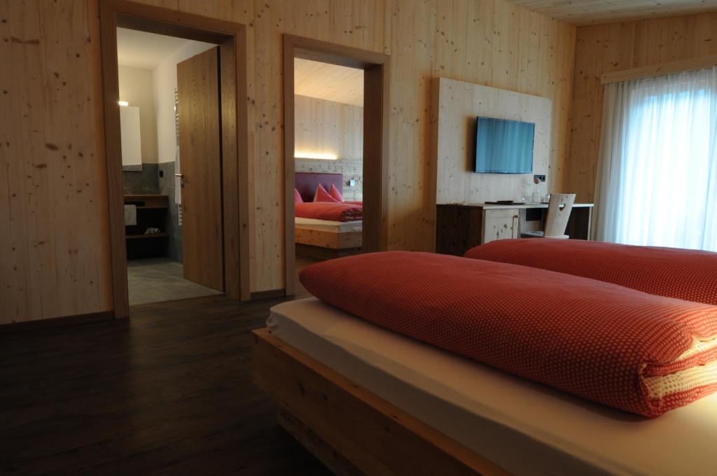 Postel nebo postele na pokoji v ubytování Naturhotel Haller