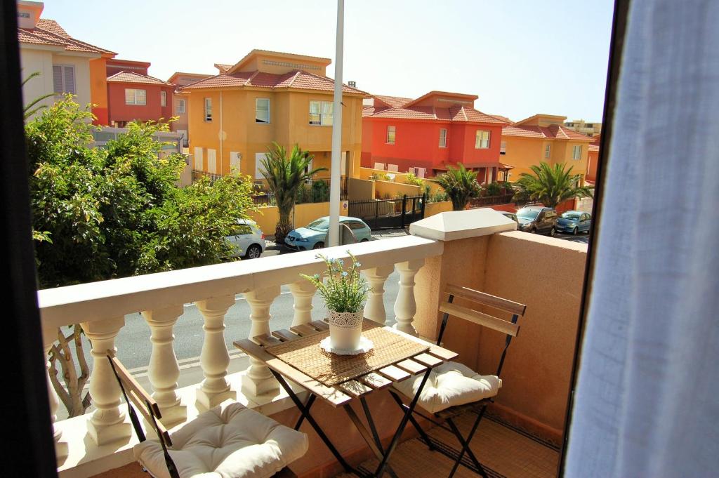 Medano Los Blanquitos. Nice Terrace, El Médano – Updated 2022 ...