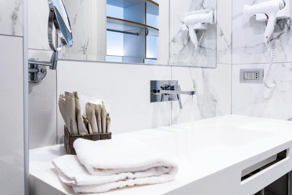 Hotel Milano Castello - Resim 17