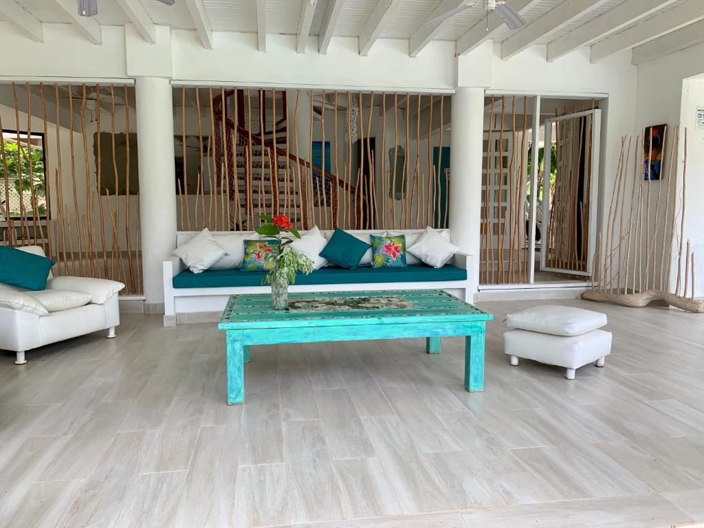 Casa de las Flores tropical的休息区