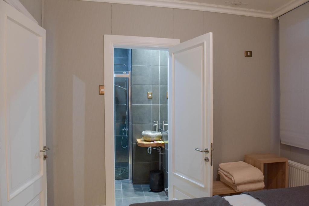 Koupelna v ubytování Hostal Boutique Puerta Roja