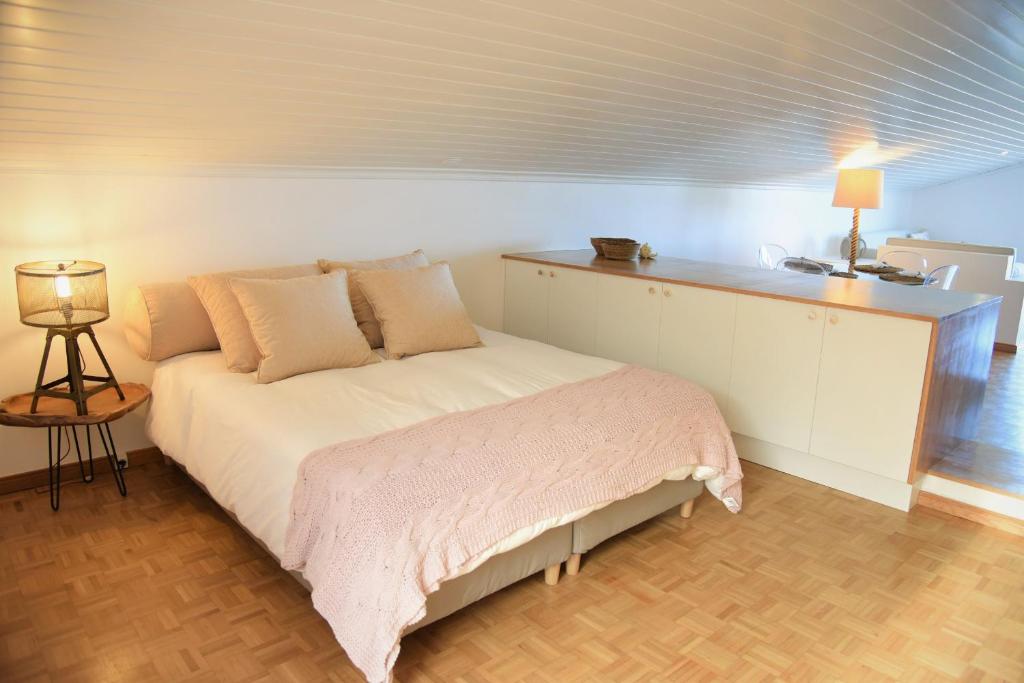 Postel nebo postele na pokoji v ubytování 374 CK Seaside Guest House