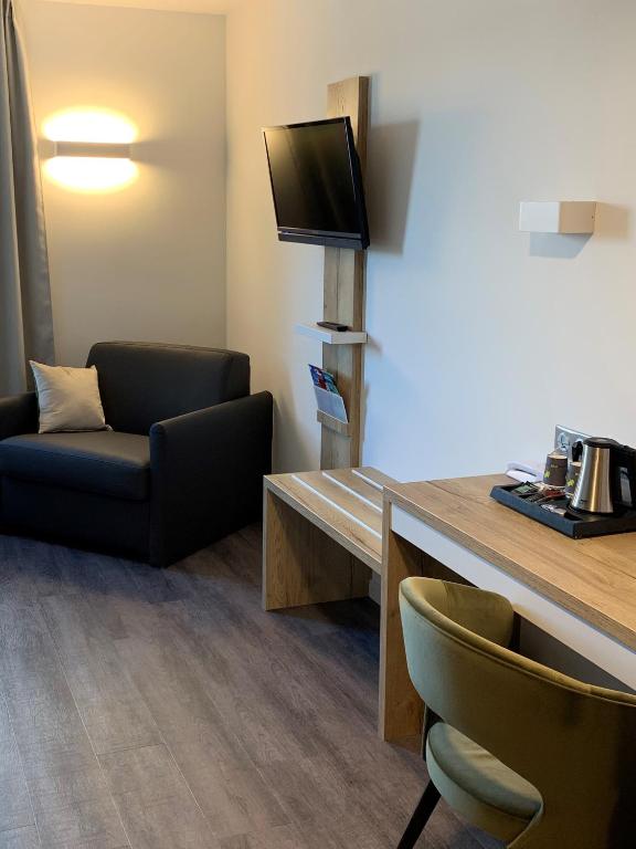 TV a/nebo společenská místnost v ubytování ATOLON PARK HOTEL