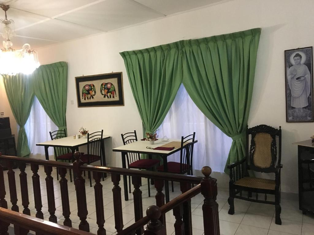Posezení v ubytování Cloud Inn Kandy Homestay